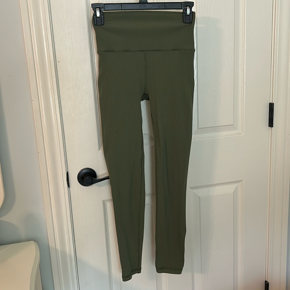 Aeire Offline green leggings